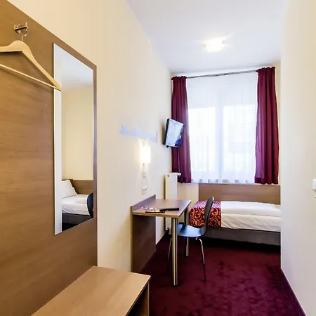 Dream Regensburg Ost 3* טגרנהיים