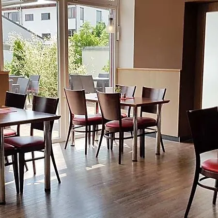 Dream Regensburg Ost Hotel 3*