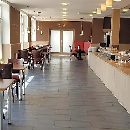 Dream Regensburg Ost 3*
