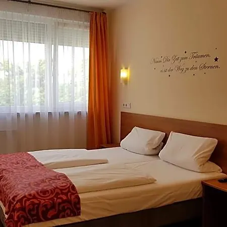 Dream Regensburg Ost מלון 3*