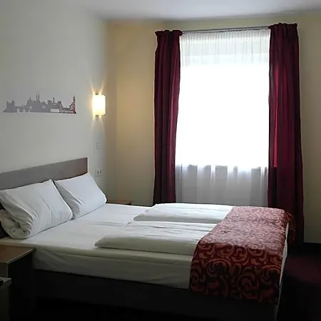 Dream Regensburg Ost 3* טגרנהיים